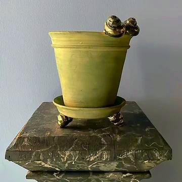 Green Snail Pot "Sneglepotte" | Handmade Erik Bendtsen Ceramic - Bon Ton goods