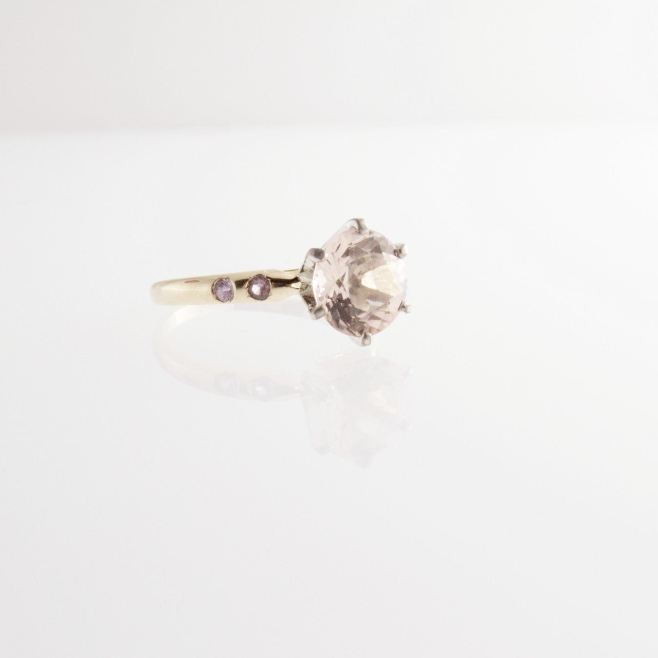 Honey Bee Ring, Morganite & Sapphire | Mikkel Brøgger - Bon Ton goods