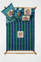 Load image into Gallery viewer, Knight Peacock - Reversible Quilt - Bon Ton goods
