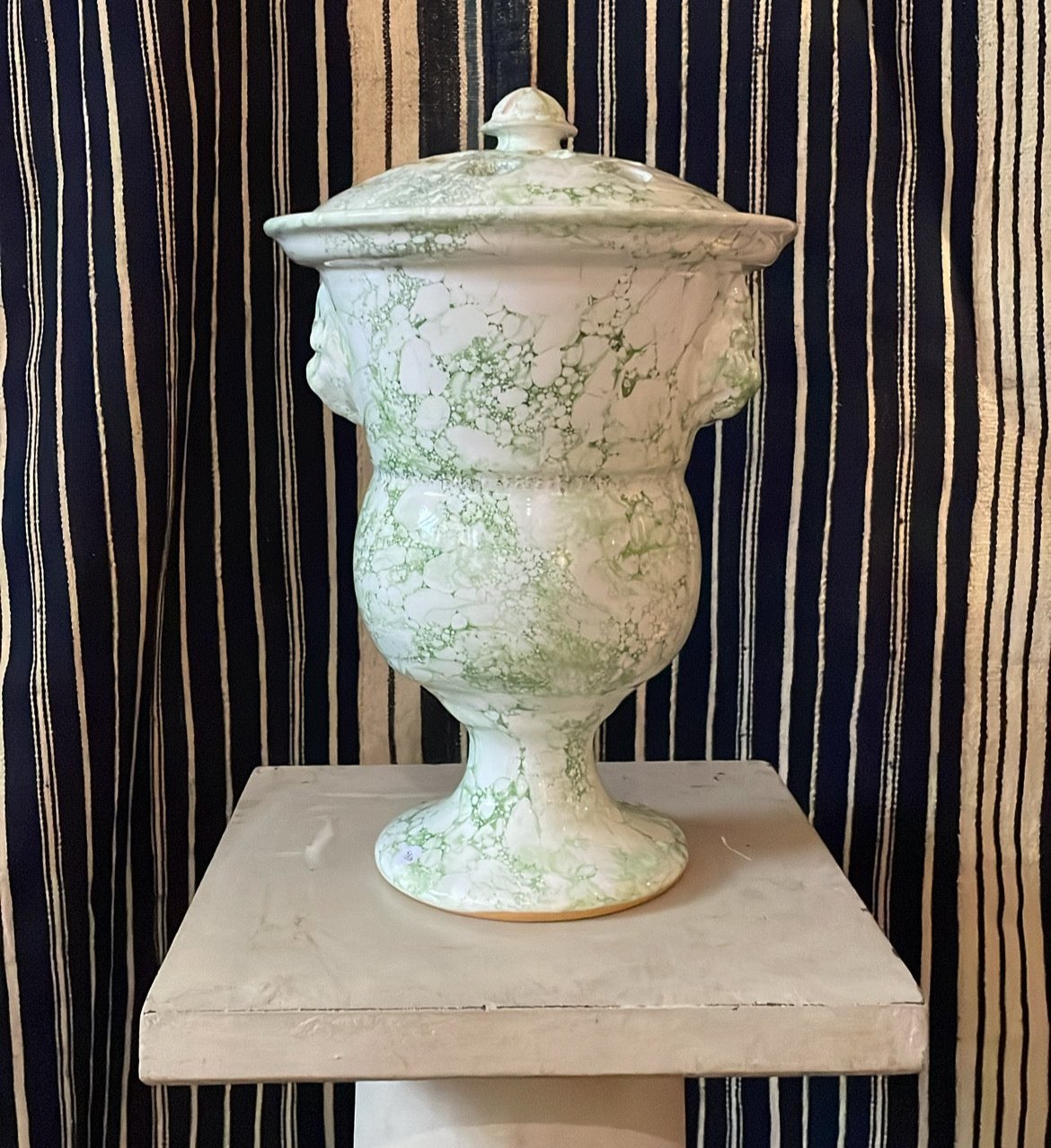 Light Green Marbleized Bouquetière - Tulipiere Lion Tulip Vase – Large | Handmade Erik Bendtsen Ceramics - Bon Ton goods