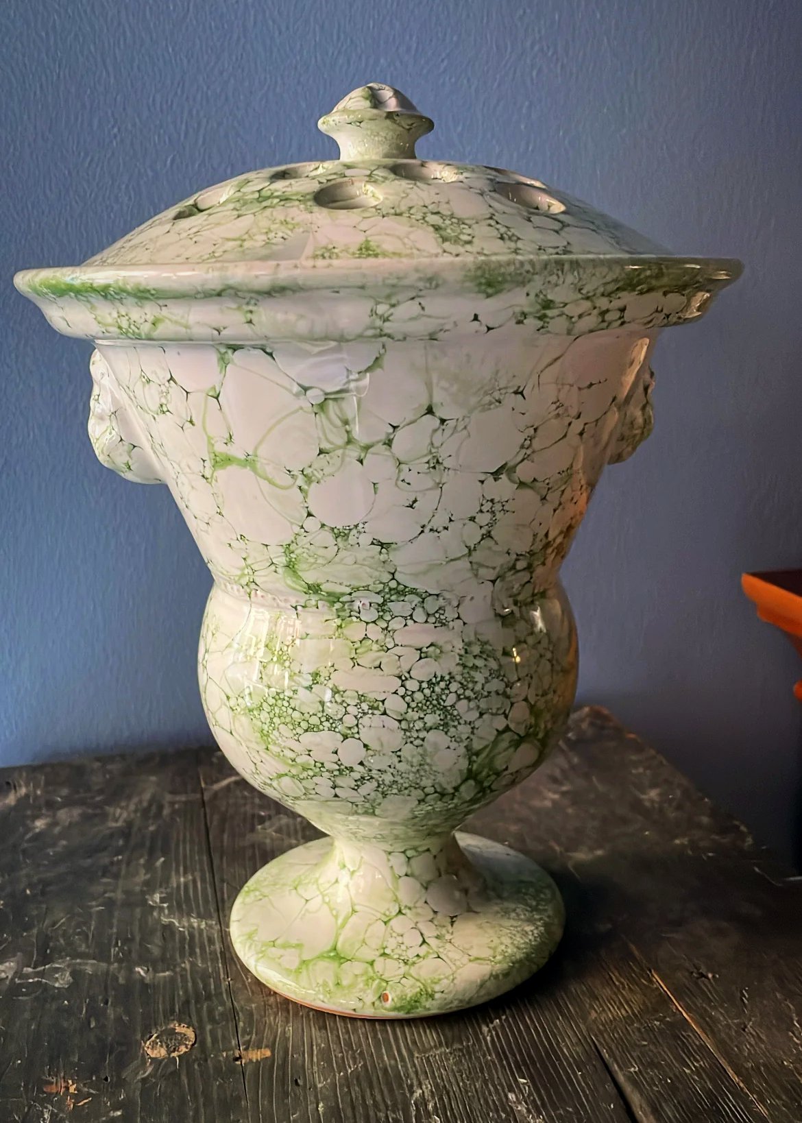 Light Green Marbleized Bouquetière - Tulipiere Lion Tulip Vase – Medium | Handmade Erik Bendtsen Ceramics - Bon Ton goods