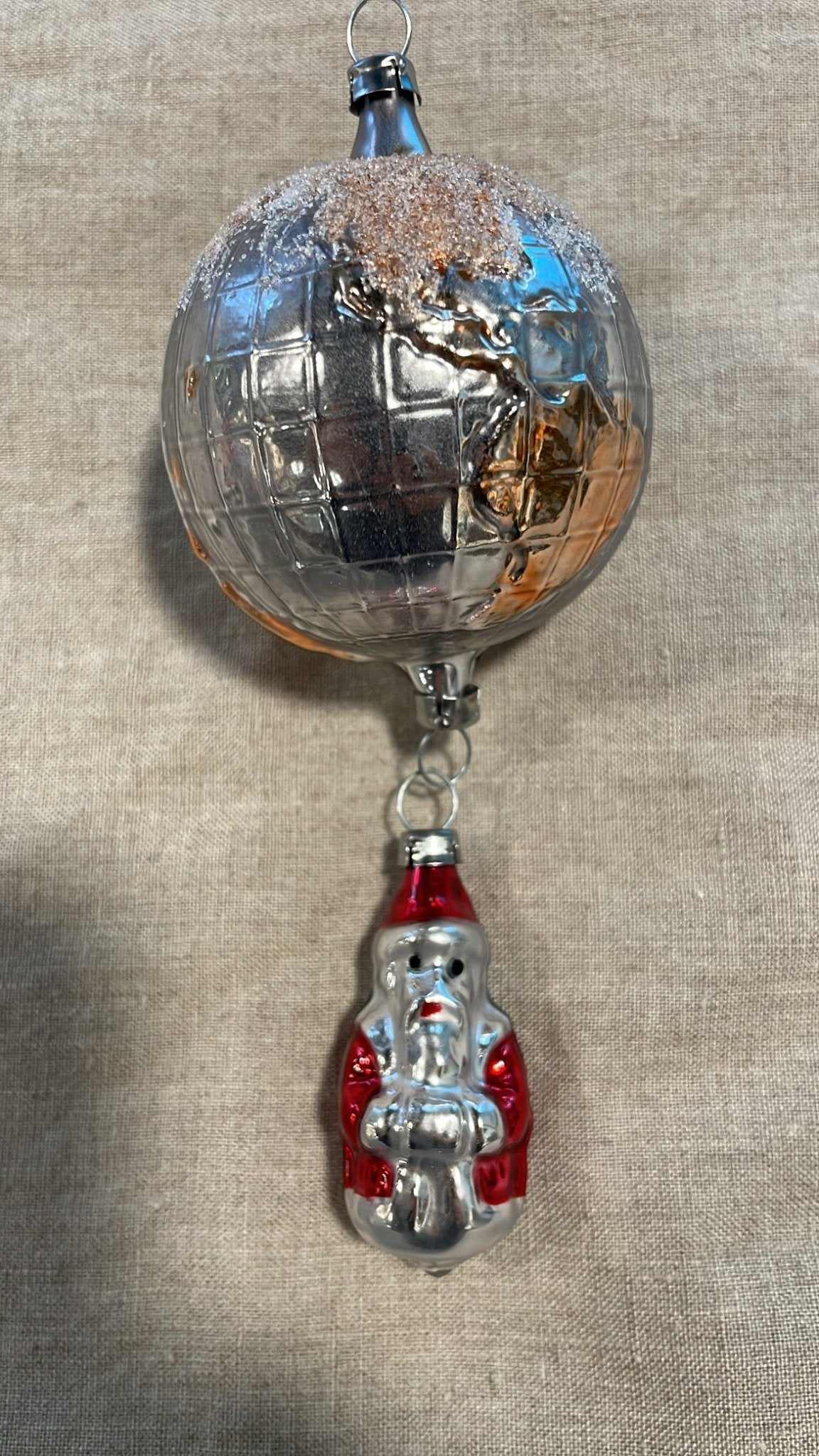 Nostalgic World Globe Santa Claus | Nostalgie Christbaumschmuck - Bon Ton goods