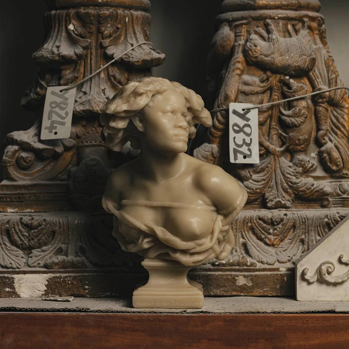 Pourquoi naître esclave ? Bust | Trudon - Bon Ton goods