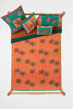 Load image into Gallery viewer, REVERSIBLE QUILT Ortensia Peach Emerald - Bon Ton goods
