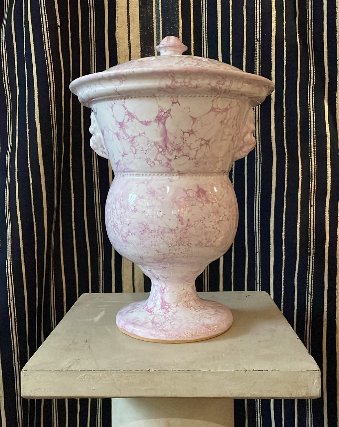 Rosa/Light Purple Marbleized Bouquetière - Tulipiere Lion Tulip Vase – Large | Handmade Erik Bendtsen Ceramics - Bon Ton goods