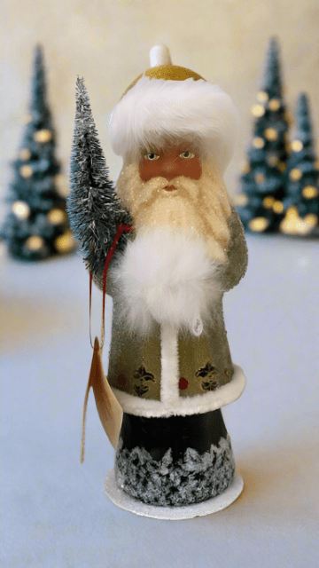 Santa no. 15 - Green/Gold Beaded Coat, and Hand Painted Fleur de lis Motif | Ino Schaller - Bon Ton goods
