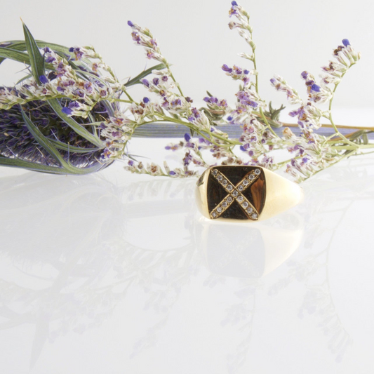 Signet Diamond X Ring | Mikkel Brøgger