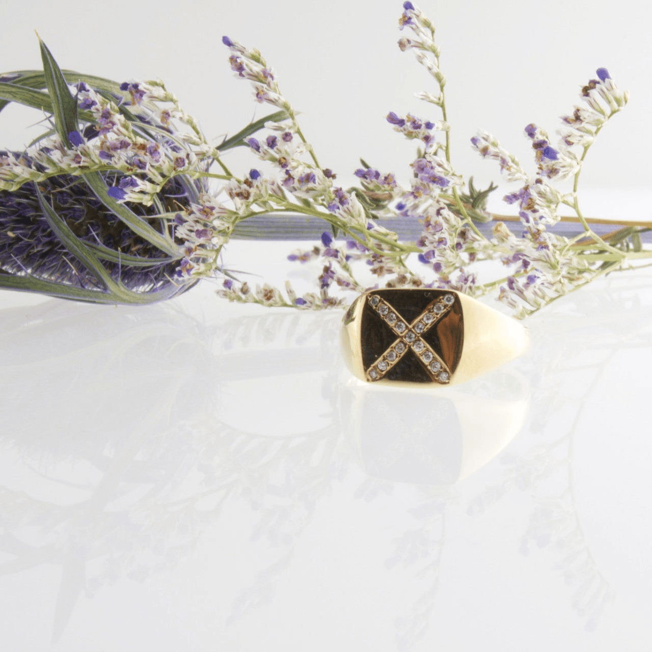 Signet Diamond X Ring | Mikkel Brøgger - Bon Ton goods