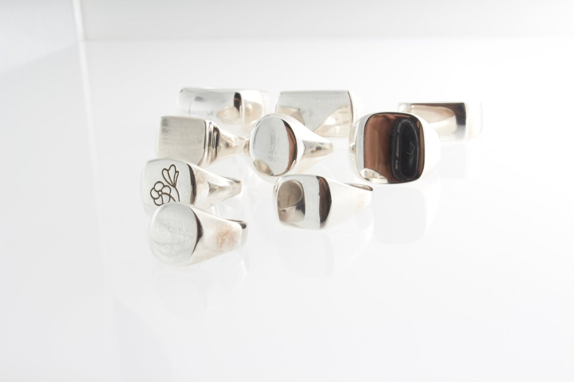 Small Signet Ring - Sterling Silver | Mikkel Brøgger - Bon Ton goods