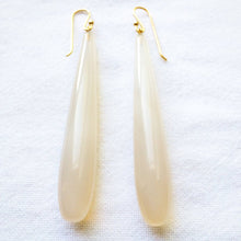 Load image into Gallery viewer, Vanilla Quartz Drop Earrings - Bon Ton goods
