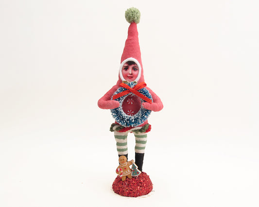 Elf's Favorite Wreath Figure — view 1