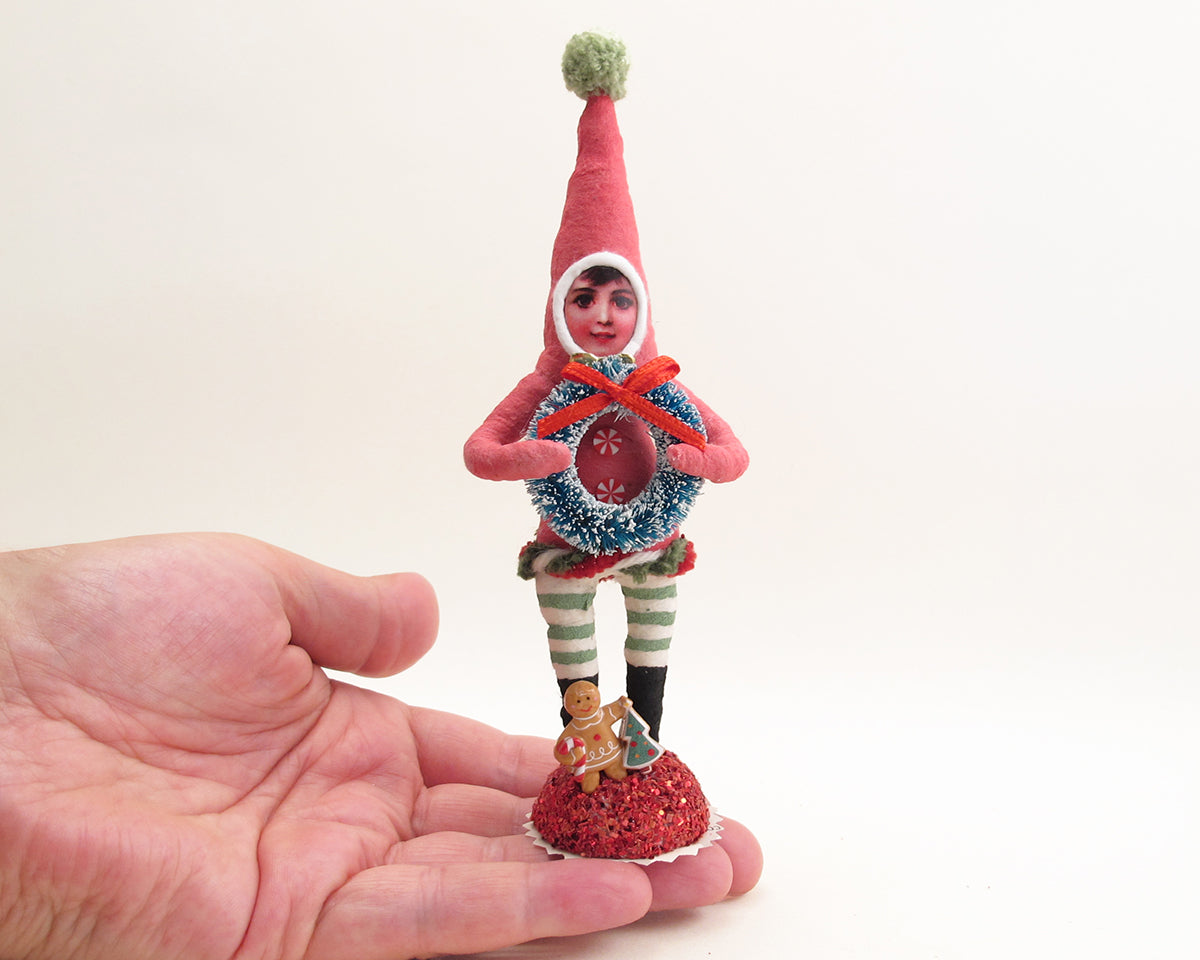 Elf's Favorite Wreath Figure — view 3