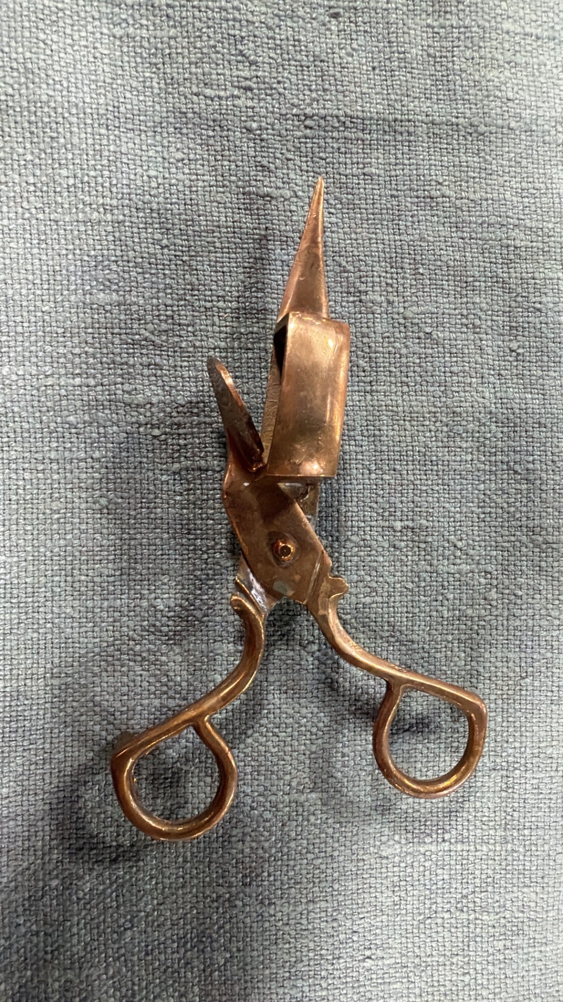 Vintage brass wick trimmer with curved handles and rectangular wick-catching box, second 16 cm piece