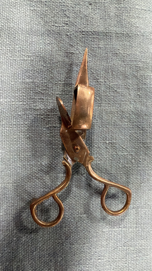 Vintage brass wick trimmer with curved handles and rectangular wick-catching box, second 16 cm piece