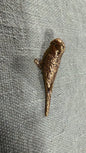 Vintage French brass parakeet, 6 cm, with textured feathers and a long tail