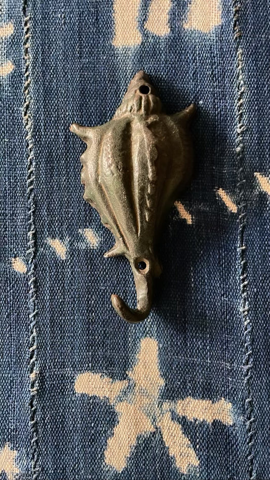 Cast Iron Hook Shell - Vintage