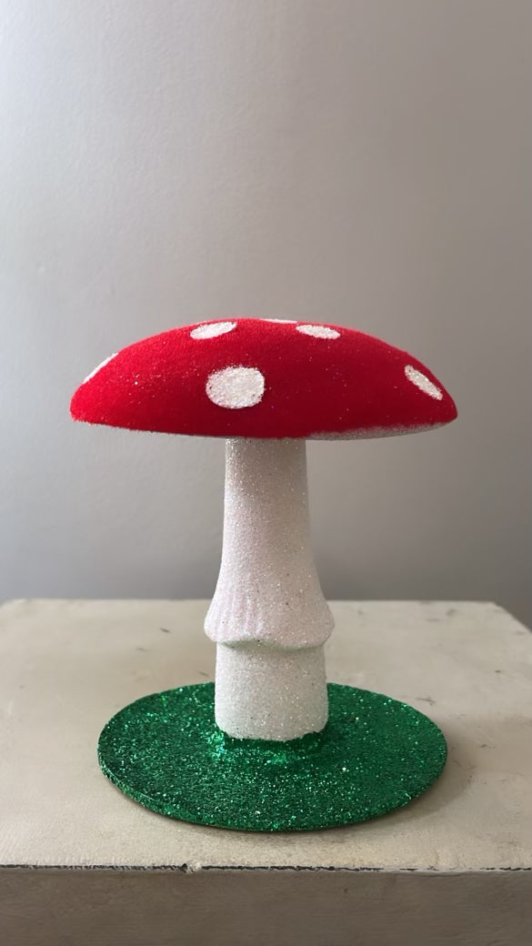 Small Mushroom - Red Velvet